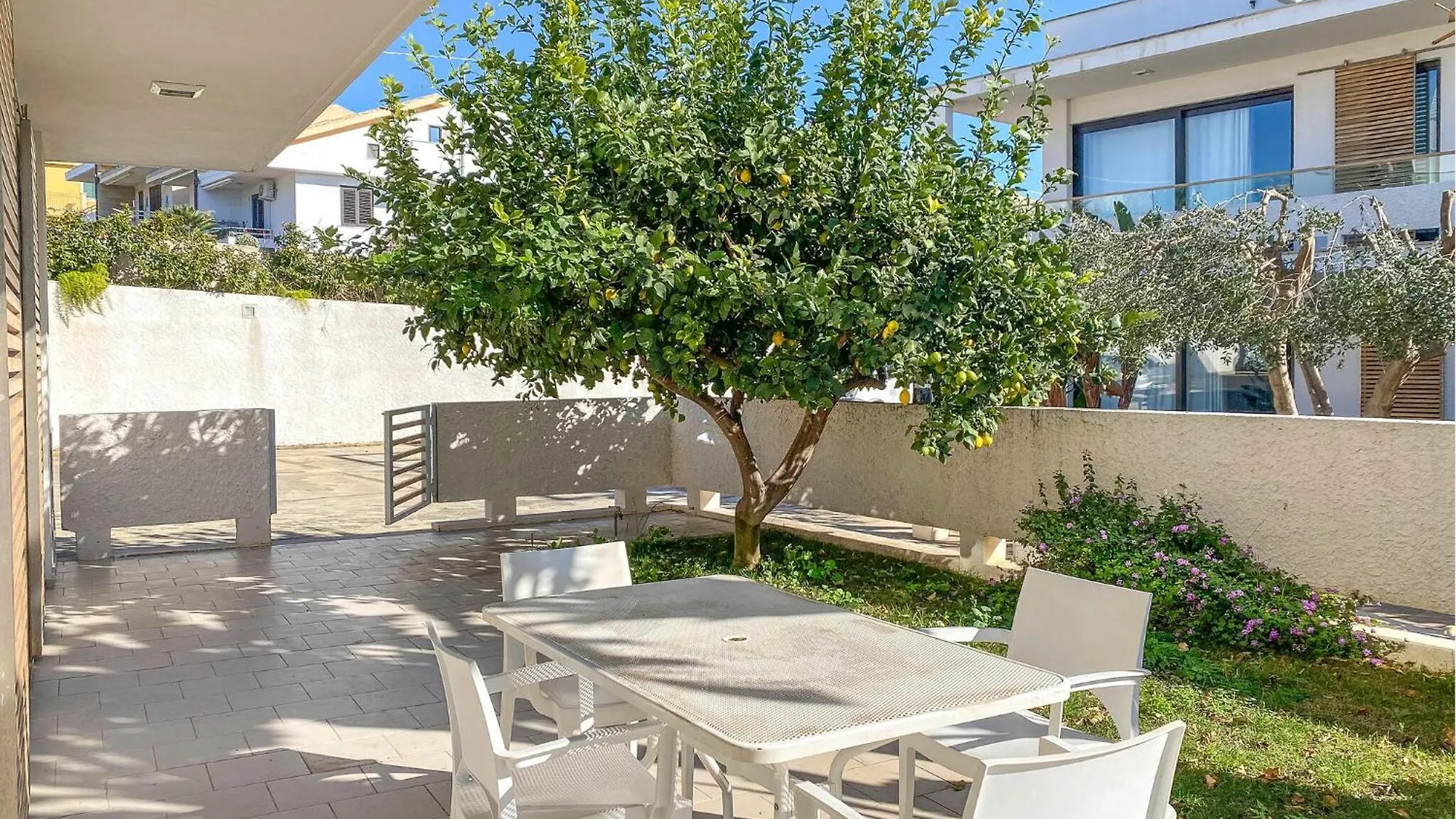 Lovely Home In Marina Di Ragusa With Kitchen